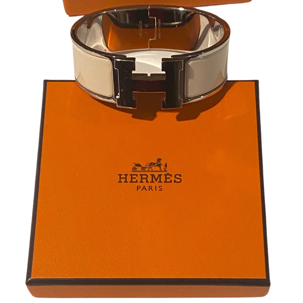 Authentic Hermes Clic Clac  H Cream/Silver Bracelet. In very good condition.